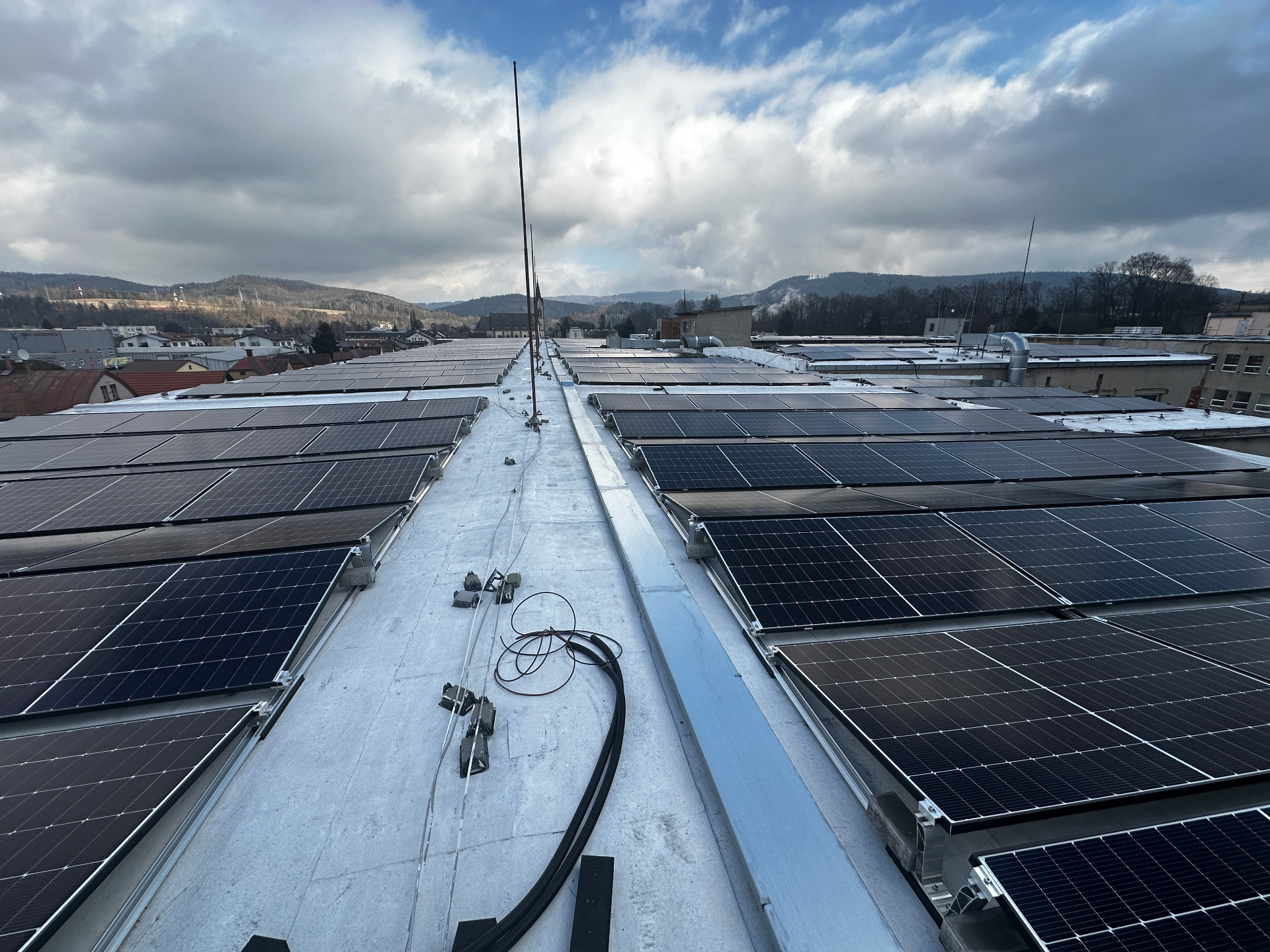 Fotovoltaická elektrárna na střechách objektů Pratr a.s.